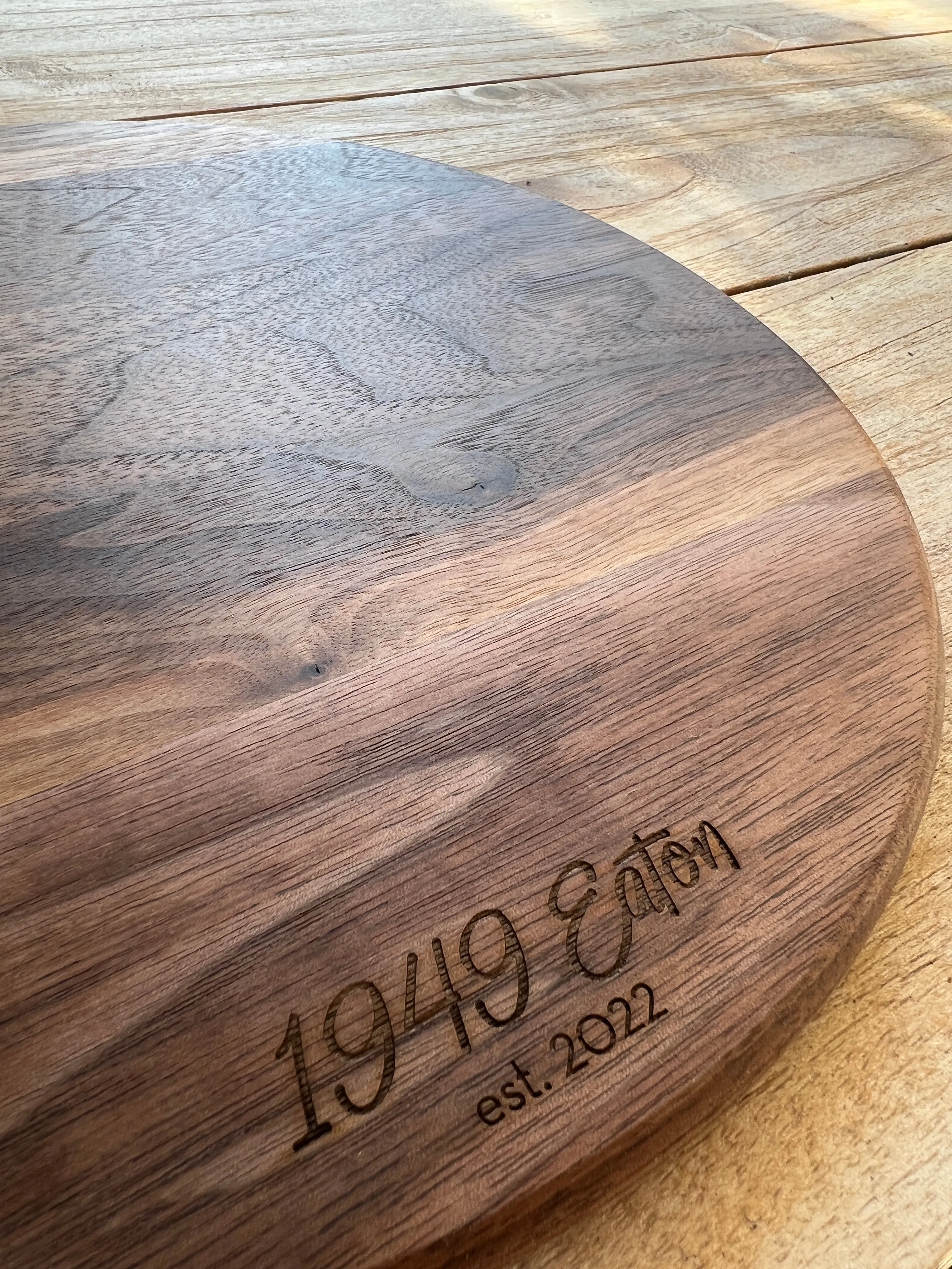 Circle Board (Walnut)