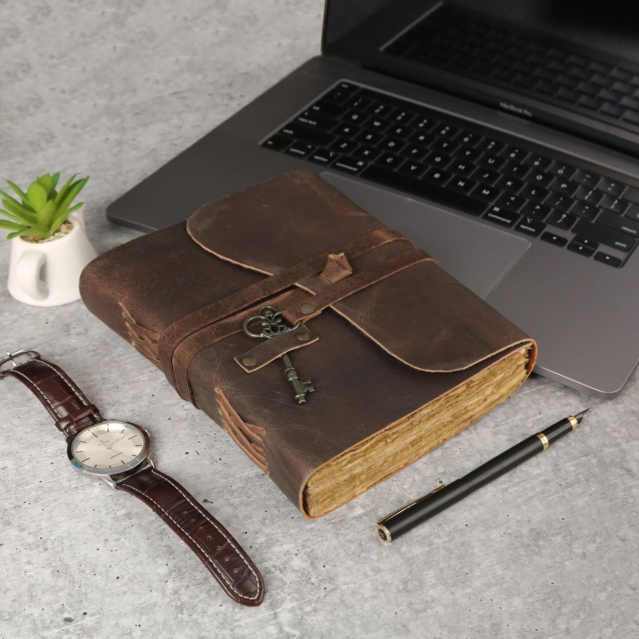 Handmade Leather Journal with Lined Deckle Edge Paper – 8x6 Inch Vintage Writing Notebook Diary with Key for Men & Women, Ideal Gift for Artists & Writers (Vintage Brown)